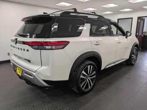 2024 Nissan Pathfinder Platinum 4WD