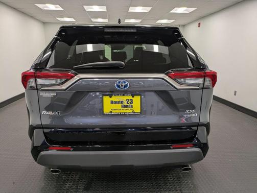 2020 Toyota RAV4 Hybrid SE