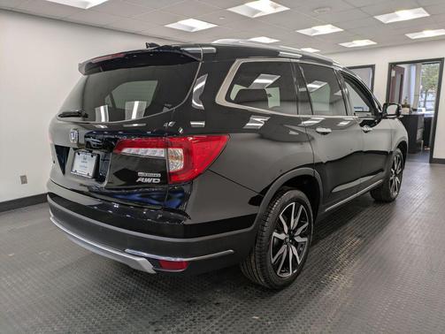 2022 Honda Pilot Touring 8-Passenger