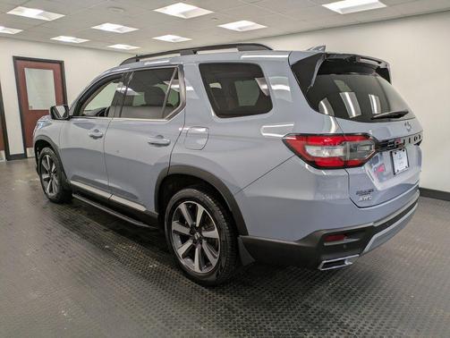 2023 Honda Pilot Touring 8-Passenger