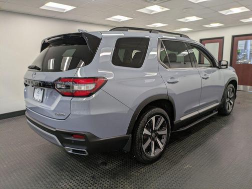 2023 Honda Pilot Touring 8-Passenger