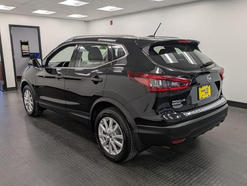 2021 Nissan Rogue Sport SV