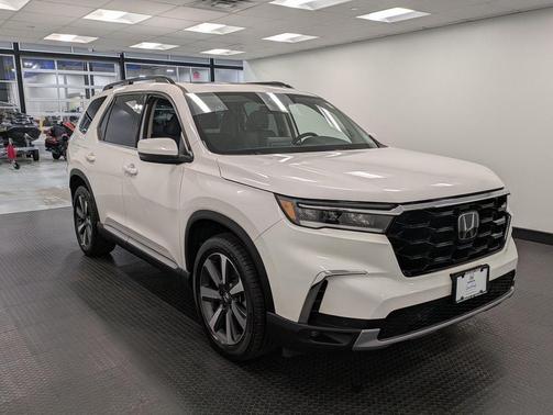 2023 Honda Pilot Touring 8-Passenger