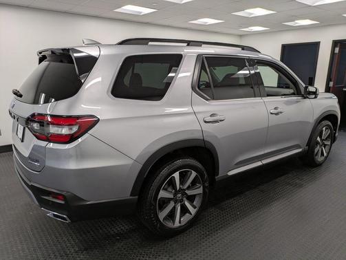 2023 Honda Pilot Touring 8-Passenger