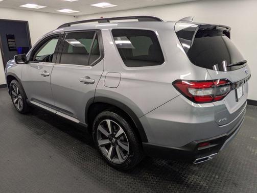 2023 Honda Pilot Touring 8-Passenger