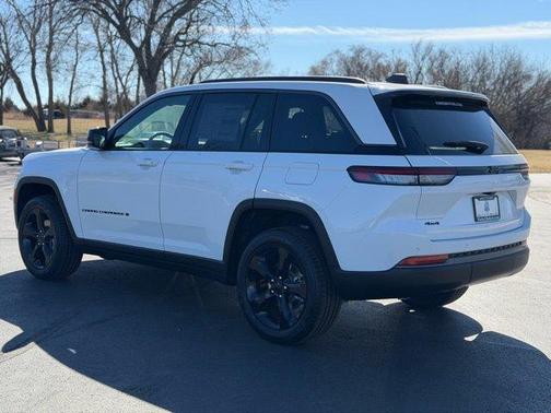 Bright White Clearcoat 2026 Jeep Grand Cherokee Limited