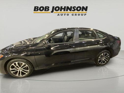 Deep Black Pearl 2026 Volkswagen Jetta 1.4T S