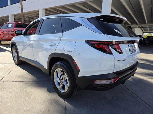 2023 Hyundai TUCSON SE