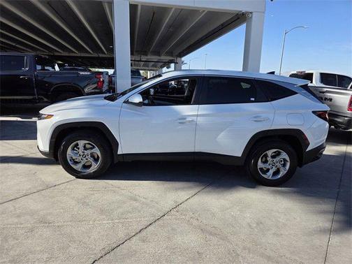 2023 Hyundai TUCSON SE
