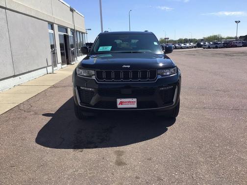 Diamond Black Crystal Pearlcoat 2026 Jeep Grand Cherokee L Limited