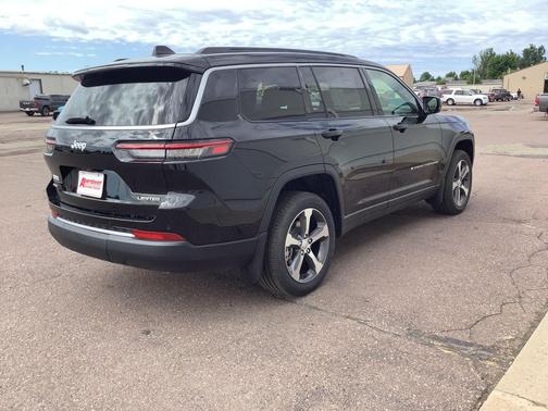 Diamond Black Crystal Pearlcoat 2026 Jeep Grand Cherokee L Limited