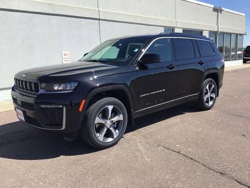 Diamond Black Crystal Pearlcoat 2026 Jeep Grand Cherokee L Limited