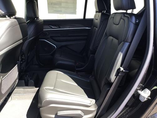 Diamond Black Crystal Pearlcoat 2026 Jeep Grand Cherokee L Limited