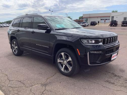 Diamond Black Crystal Pearlcoat 2026 Jeep Grand Cherokee L Limited