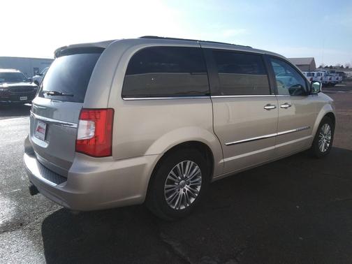 2014 Chrysler Town & Country Touring-L