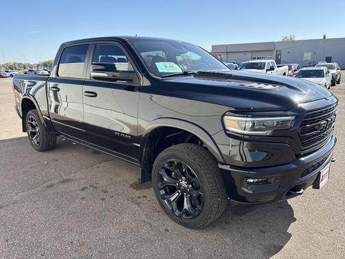 Diamond Black Crystal Pearlcoat 2023 RAM 1500 Limited