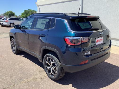 Fathom Blue Pearl Coat 2026 Jeep Compass Limited