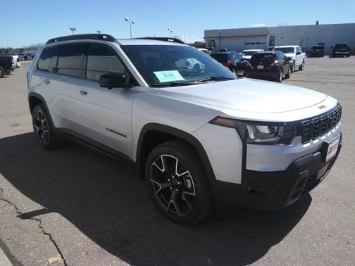 Silver Zynith Clearcoat 2026 Jeep Cherokee Overland