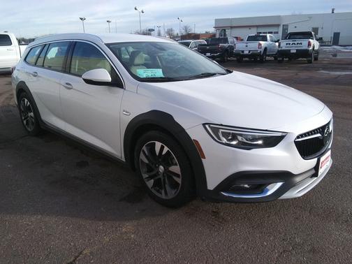 2018 Buick Regal TourX Essence