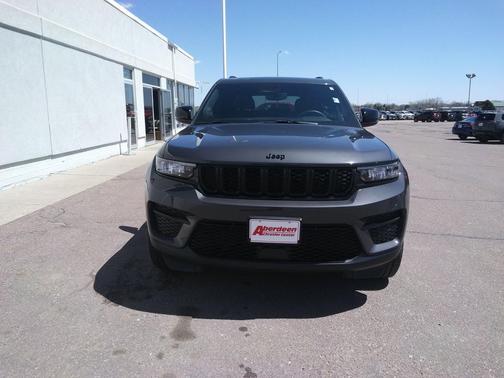 Baltic Gray Metallic Clearcoat 2023 Jeep Grand Cherokee Altitude