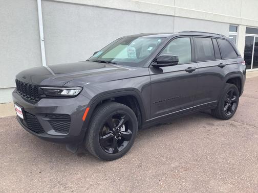 Baltic Gray Metallic Clearcoat 2023 Jeep Grand Cherokee Altitude