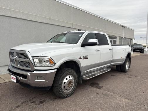 Bright White Clearcoat 2018 RAM 3500 Laramie Crew Cab 4x4 8' Box