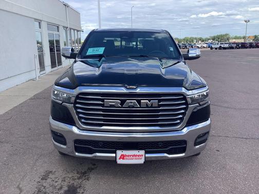 Diamond Black Crystal Pearlcoat 2026 RAM 1500 Laramie