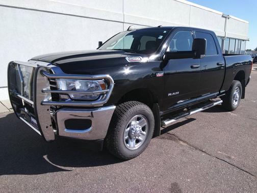 2022 RAM 2500 Tradesman Crew Cab 4x4 6'4' Box