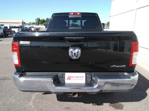2022 RAM 2500 Tradesman Crew Cab 4x4 6'4' Box