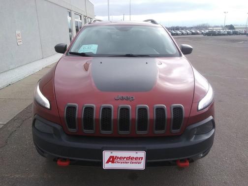 Deep Cherry Red Crystal Pearlcoat 2016 Jeep Cherokee Trailhawk
