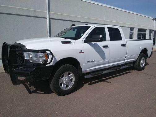 Bright White Clearcoat 2022 RAM 3500 Tradesman Crew Cab 4x4 8' Box