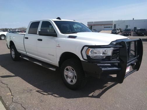 Bright White Clearcoat 2022 RAM 3500 Tradesman Crew Cab 4x4 8' Box
