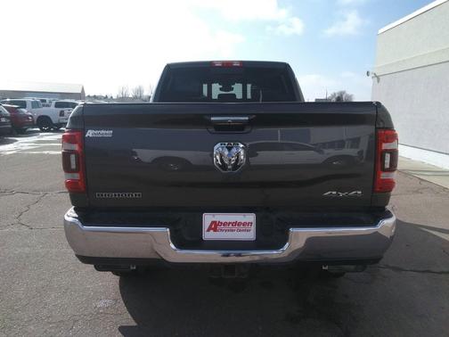 2022 RAM 2500 Laramie Crew Cab 4x4 6'4' Box