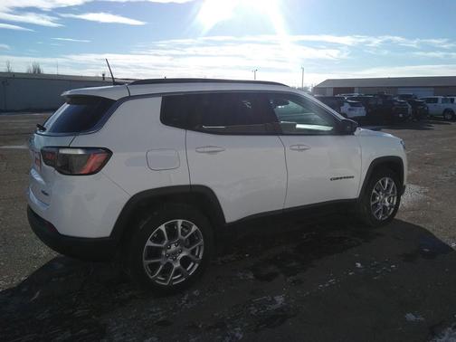 2022 Jeep Compass Latitude Lux