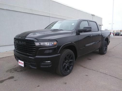 Diamond Black Crystal Pearlcoat 2026 RAM 1500 Laramie
