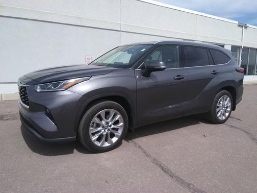 Magnetic Gray Metallic 2021 Toyota Highlander Platinum