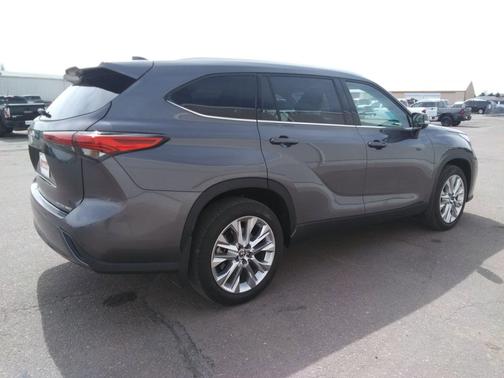 Magnetic Gray Metallic 2021 Toyota Highlander Platinum