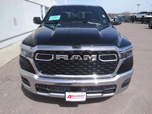 Diamond Black Crystal Pearlcoat 2026 RAM 1500 Big Horn/Lone Star