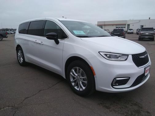 Bright White Clearcoat 2026 Chrysler Pacifica L