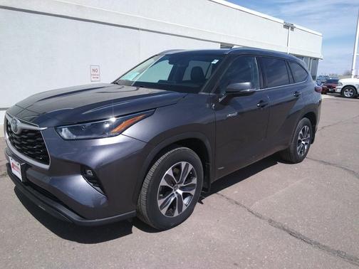 Magnetic Gray Metallic 2021 Toyota Highlander Hybrid XLE