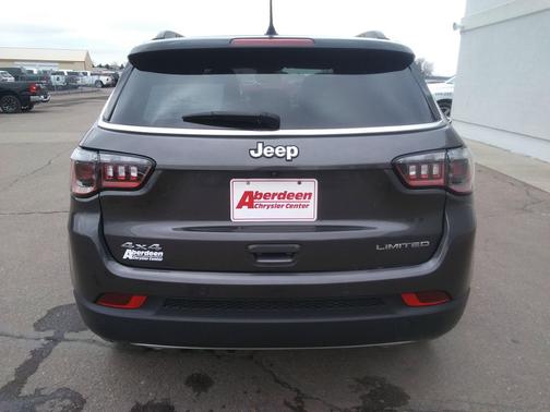 Granite Crystal Metallic Clearcoat 2023 Jeep Compass Limited