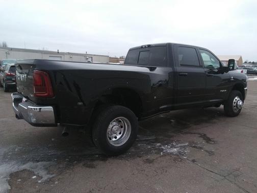 2026 RAM 3500 Laramie Crew Cab 4x4 8' Box