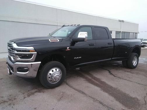 2026 RAM 3500 Laramie Crew Cab 4x4 8' Box