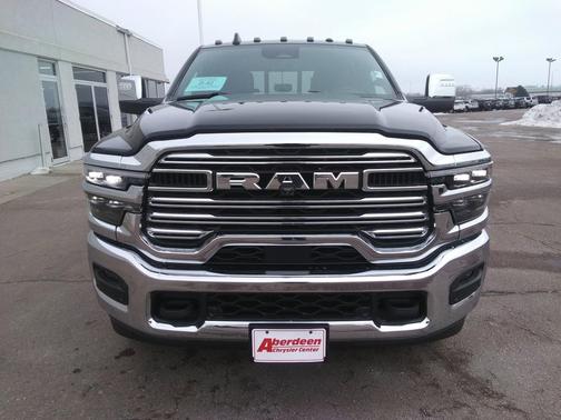 2026 RAM 3500 Laramie Crew Cab 4x4 8' Box