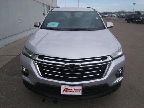 Silver Ice Metallic 2022 Chevrolet Traverse LT Cloth