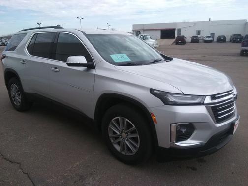 Silver Ice Metallic 2022 Chevrolet Traverse LT Cloth