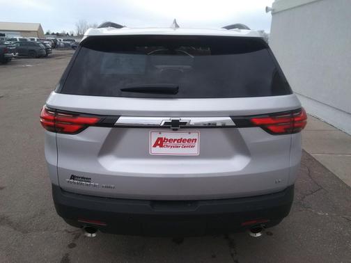 Silver Ice Metallic 2022 Chevrolet Traverse LT Cloth