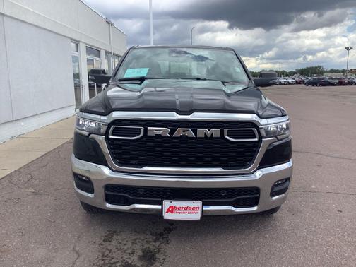 Diamond Black Crystal Pearlcoat 2026 RAM 1500 Big Horn/Lone Star