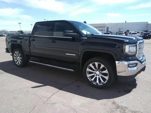Onyx Black 2017 GMC Sierra 1500 SLE