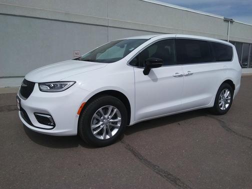 Bright White Clearcoat 2026 Chrysler Pacifica L